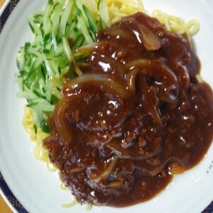 きゅうりとお肉たっぷり、簡単ジャージャー麺。